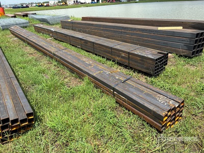 Quantity of (20) 2 1/2 x 2 1/2 Square Tube Divers