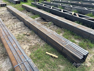 Quantity of (30) 2 in x 2 in Square Tube Varios metales