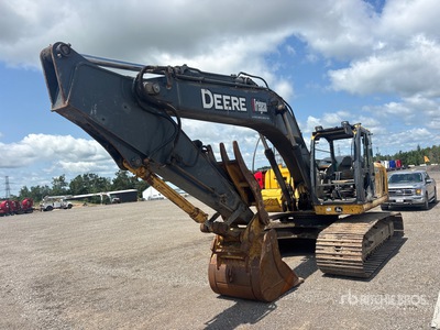 2011 John Deere 200D LC Excavatrice sur chenilles (Inoperable)