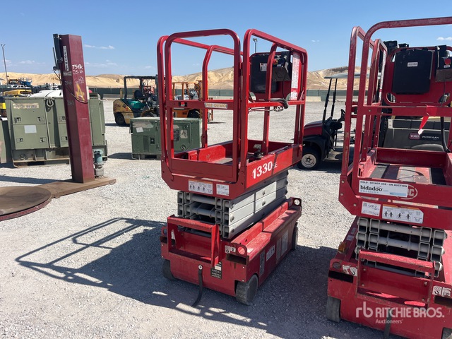 2017 MEC 1330SE Electric Scissor Lift