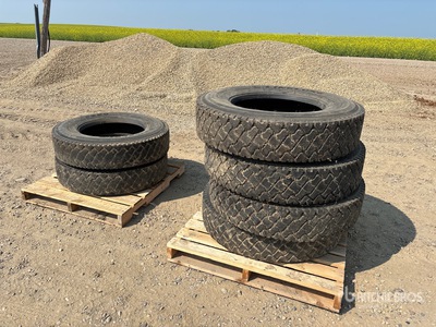 Quantity of (6) 11R24.5 Pneumatici