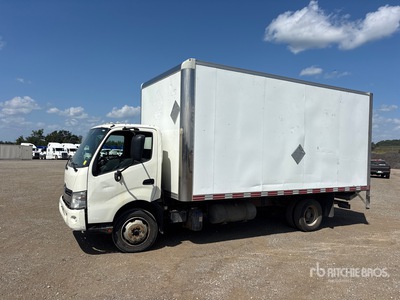 2015 Hino 195 4x2 Furgonetka