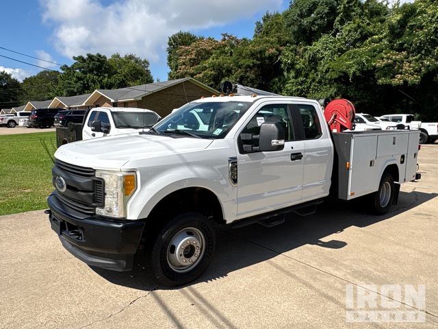 2017 Ford F-350 XL 4x4 Extended Cab Service Truck