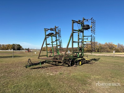 John Deere 1610 41 ft Cultivator