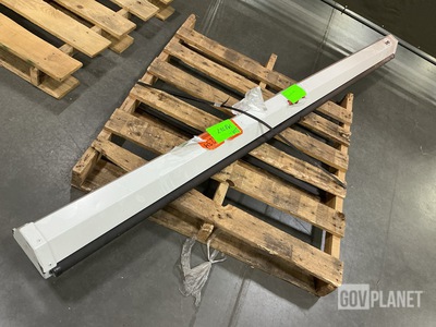Da-Lite Model C Projection Screen