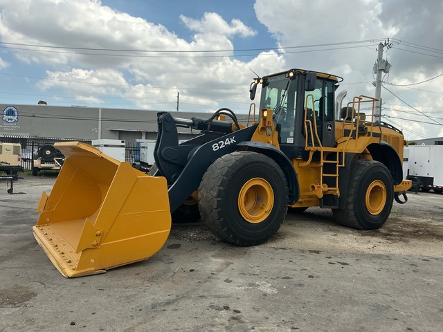 2012 John Deere 824K Wheel Loader