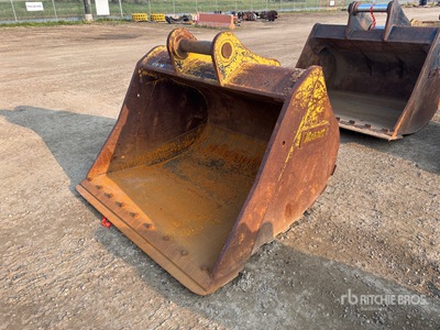 73 in Cleanup Excavator Bucket