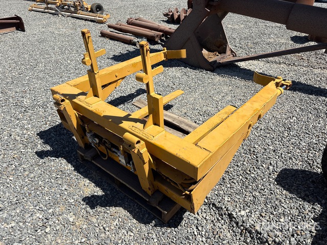 Malavac 60 in Forklift Bin Dumper