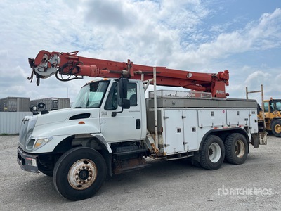 Altec on 2005 International 7400 6x4 Digger Derrick Truck