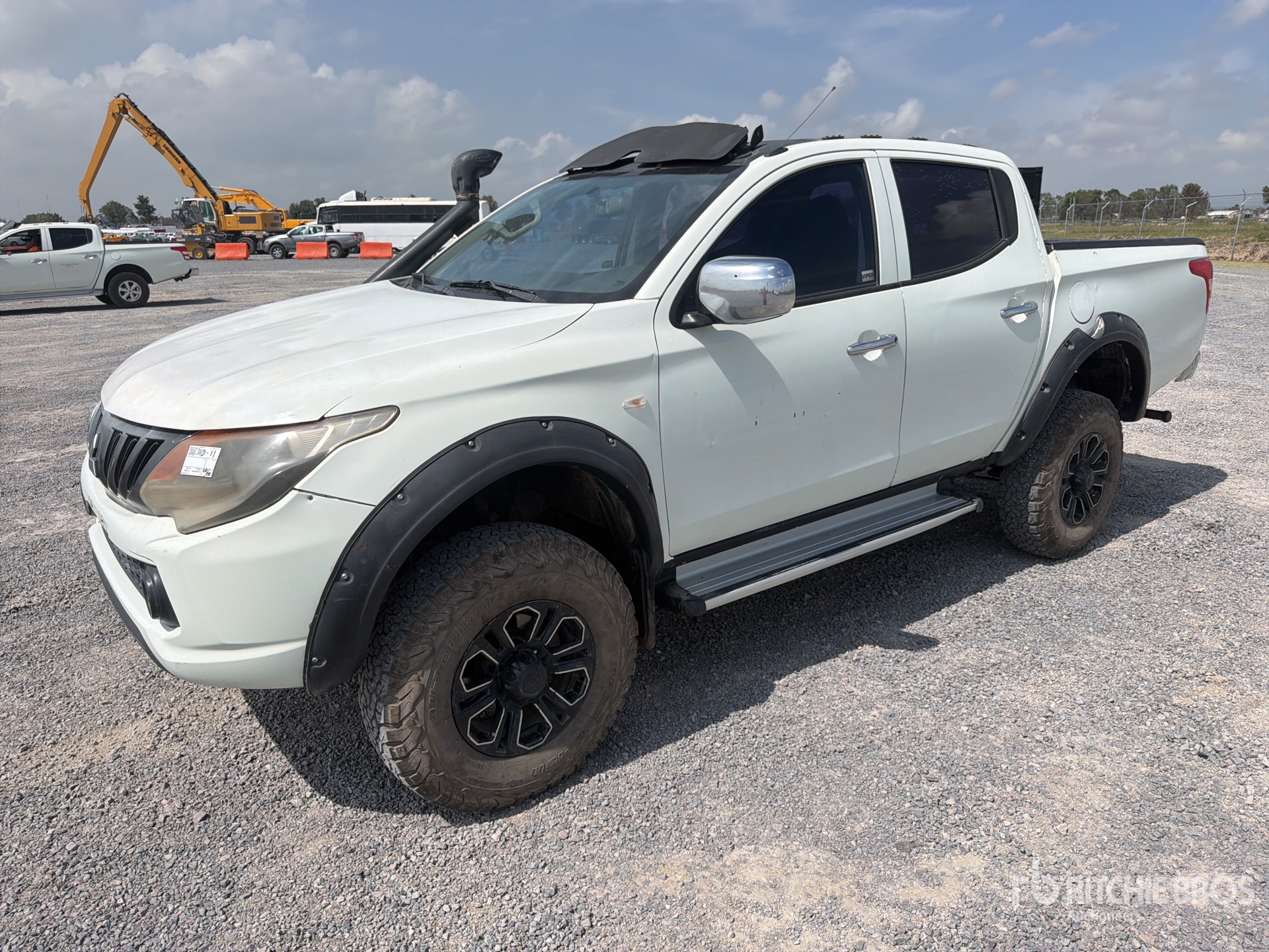 2016 Mitsubishi L200 4x4 Crew Cab Camioneta / Pickup