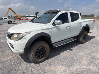 2016 Mitsubishi L200 4x4 Crew Cab Camioneta / Pickup