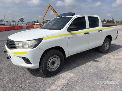 2018 Toyota Hilux 4x4 Crew Cab Camioneta / Pickup