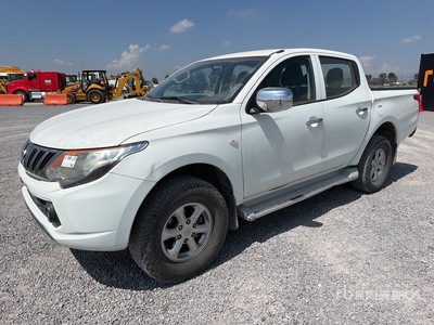 2019 Mitsubishi L200 4x4 Crew Cab Camioneta / Ute