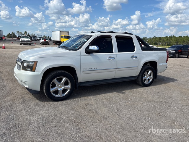 2011 Chevrolet Avalanche LTZ 4x2 Crew Cab Pickup