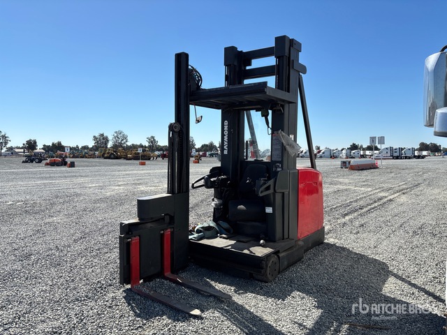 Raymond SA-CSR301 3000 lb Swing Reach Turret Truck