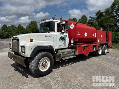 1991 Mack RD690S 2000 gal 6x4 Fuel & Lube Truck