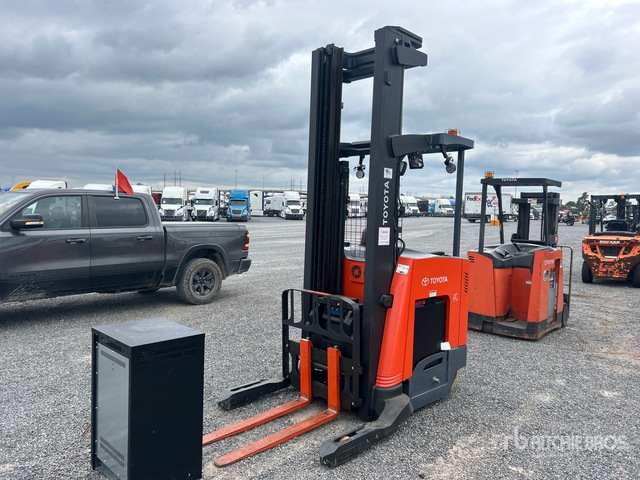 Toyota RF1-SD1X45 4500 lb Reach Truck
