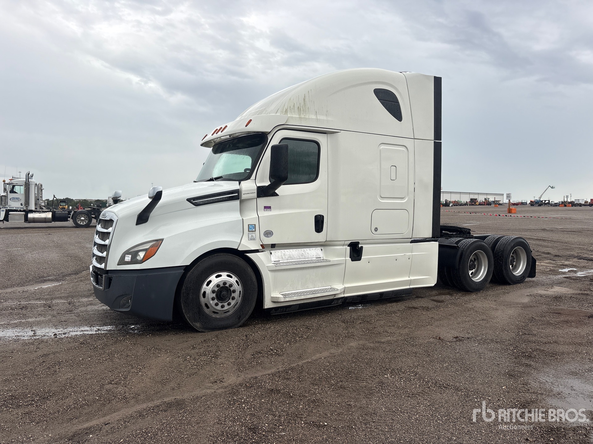 2019 Freightliner Cascadia 126 6x4 T/A Sleeper Truck Tractor