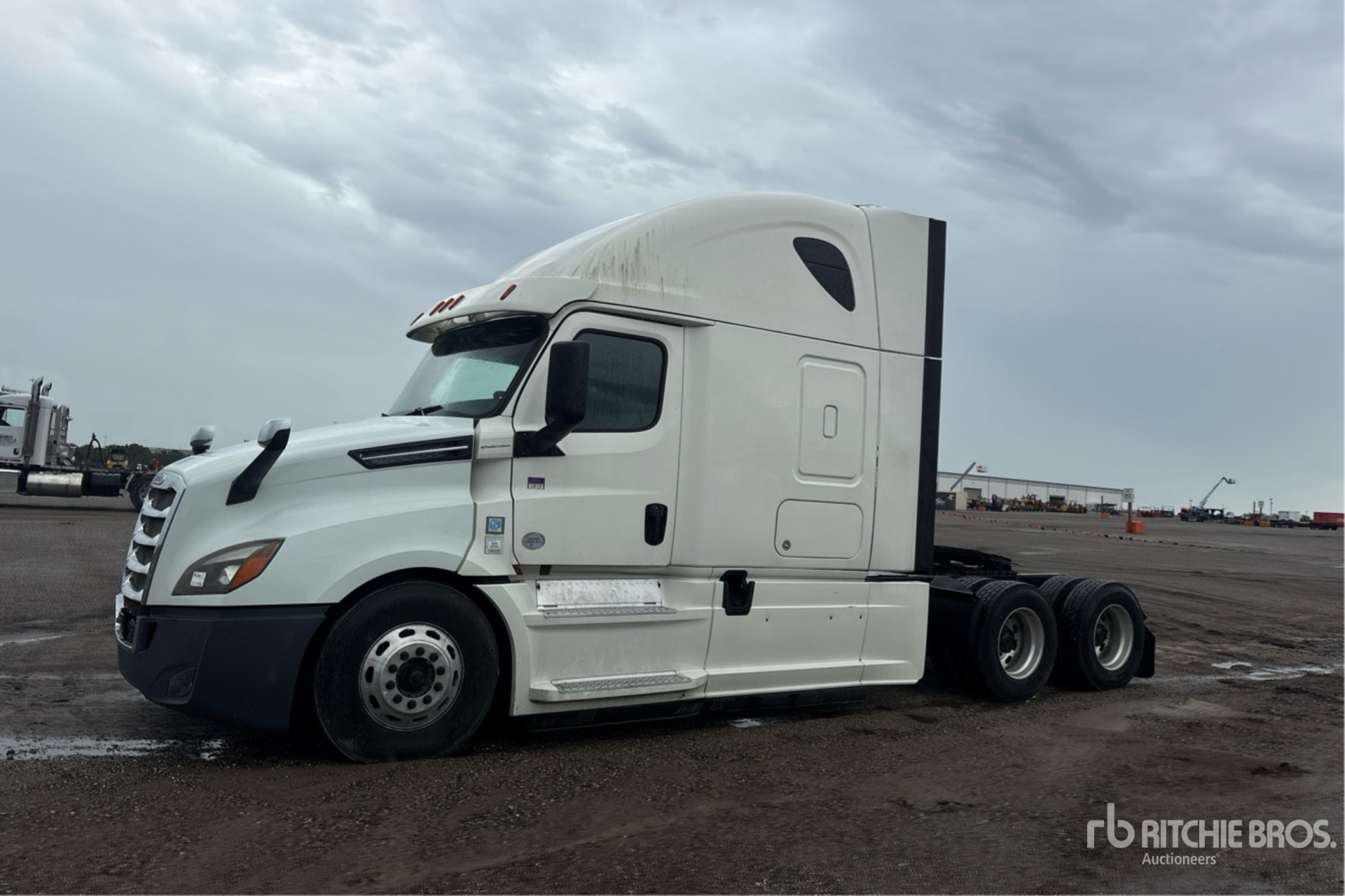2019 Freightliner Cascadia 126 6x4 T/A Sleeper Truck Tractor