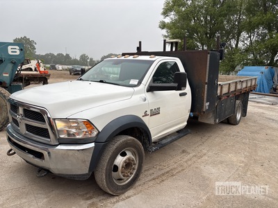 2017 Ram 5500 4x4 Camion à Plateau