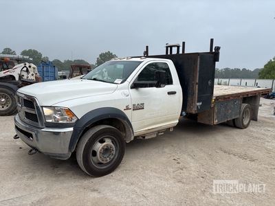 2017 Ram 5500 4x4 Camion à Plateau