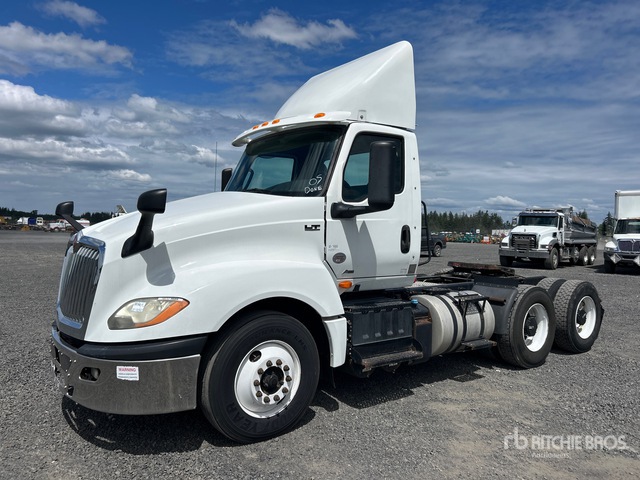 3HSDZTZR1JN537406 2018 photo no. 1
