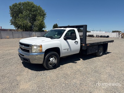 2009 Chevrolet Silverado 3500HD 4x2 Flatbed Truck