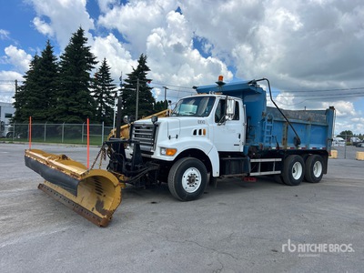 2004 Sterling L8500 Camion chasse-neige