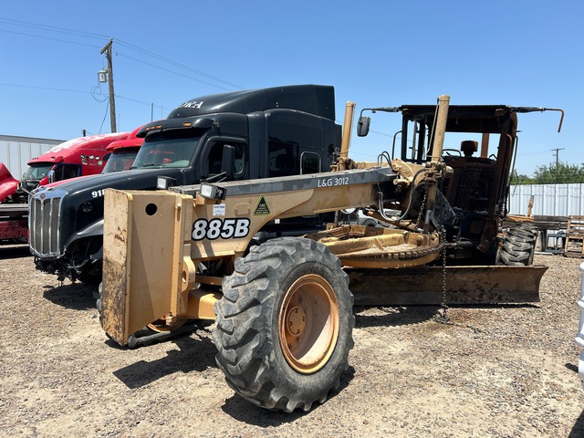 Case 885B Motor Grader (Inoperable) Case 885B Motor Grader (Inoperable)