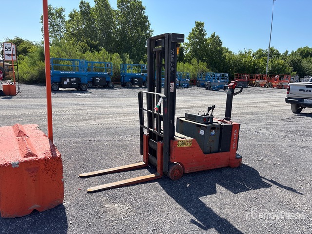 2018 Toyota 6BWC15 3000 lb Electric Pallet Jack