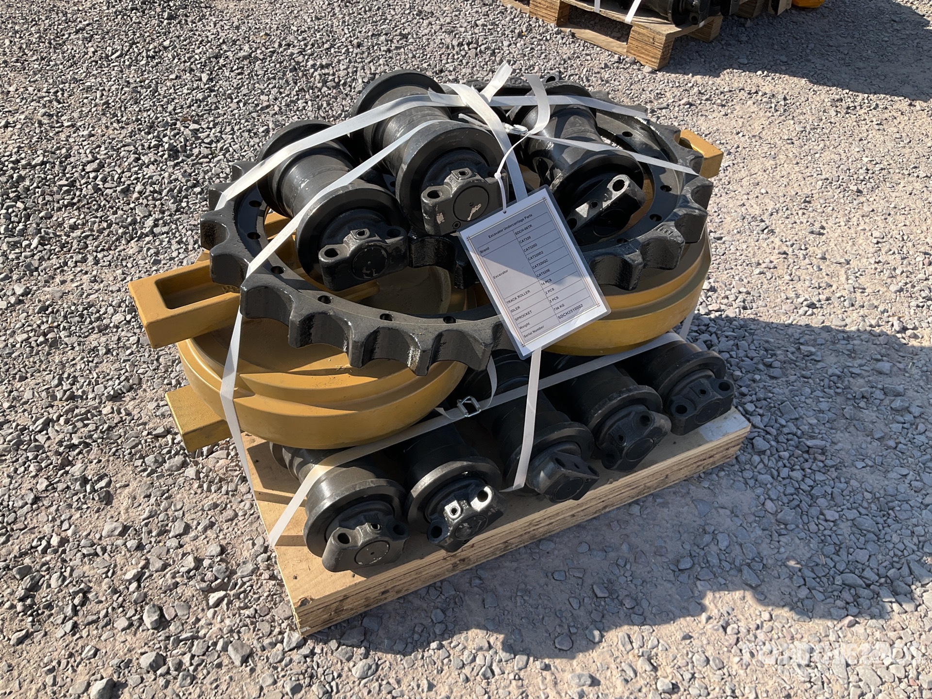 2026 SDCH SDCH-08TRA Lote de Rodamientos y Segmentos de Piñon para Excavadora (Sin Usar) / Sprokets and Track Rollers - Fits Cat 320, 320D, 320D2, 320GC, 320E (Unused)