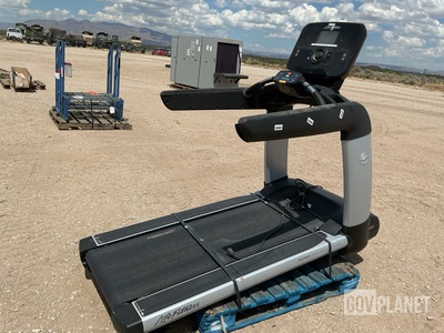 Life Fitness 95TXP-D0MXX-01 Treadmill