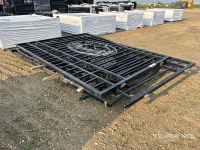 Quantity of (2) 20 ft x 7 ft Brama wjazdowa