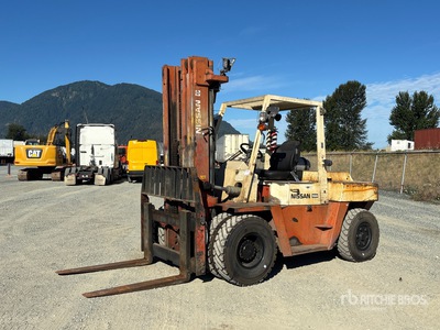 1992 Nissan BF05A70V 14600 lb Pneumatic Tire Forklift