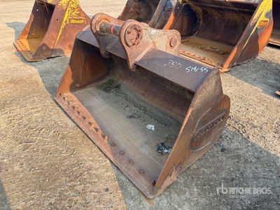 85 in Cleanup Excavator Bucket
