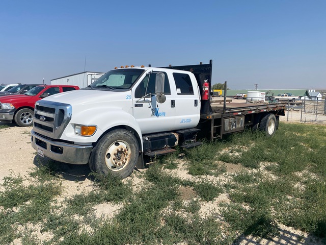 2013 Ford F-650 XLT 4x2 Crew Cab Flatbed Truck