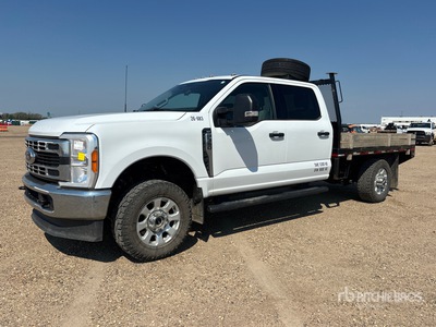 2023 Ford F-350 4x4 Crew Cab Camion à Plateau