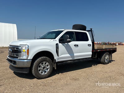 2023 Ford F-350 XLT 4x4 Crew Cab Camion à Plateau
