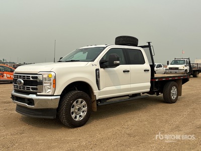2023 Ford F-350 XLT 4x4 Crew Cab Flatbed Truck