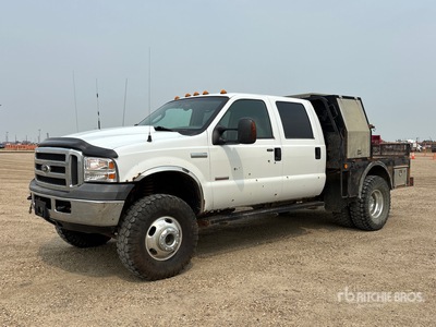 2005 Ford F-350 Lariat 4x4 Crew Cab Camion à Plateau