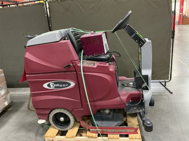 Minuteman Eride 28/32 Floor Scrubber