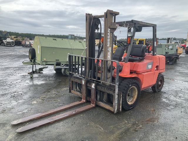 Nissan E04B45V Forklift