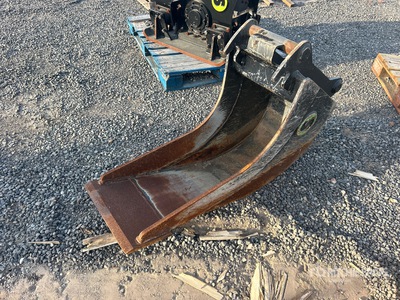 Steelwrist 16 in Cleanup Excavator Bucket