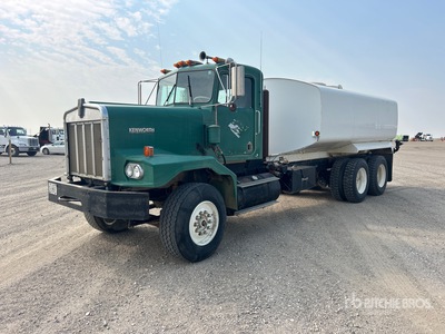 1980 Kenworth C500 4900 gal Camion cisterna de agua