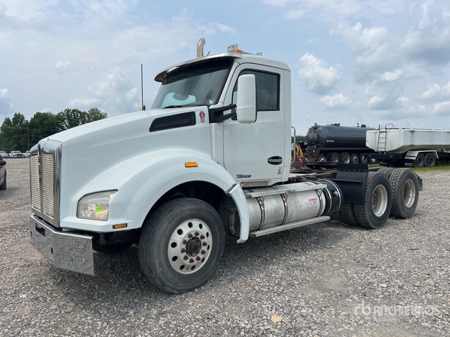 2015 Kenworth T880 6x4 T/A Day Cab Truck Tractor