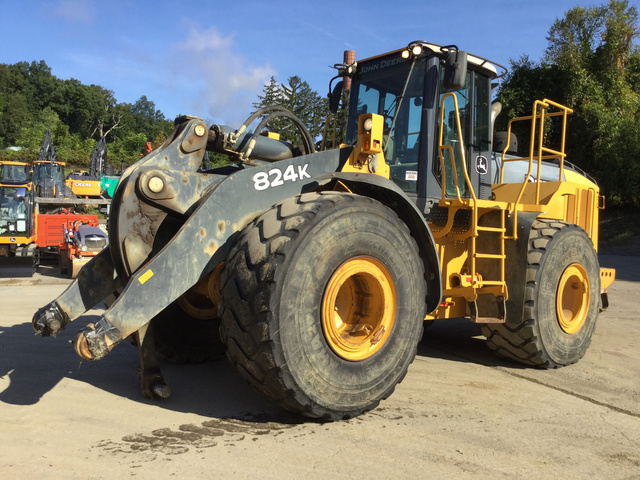 2011 John Deere 824K Wheel Loader 2011 John Deere 824K Wheel Loader