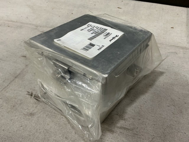 (32) Hoffman A606NFAL Junction Boxes