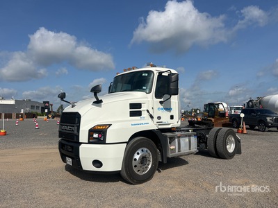 2025 Mack Anthem 4x2 Cabeza Tractora Cabina Corta