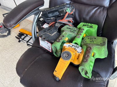 Quantity of (6) Service Truck Remotes その他 - 店舗 & 倉庫