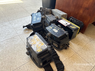 Quantity of (7) Trench Compactor Remotes Varios otros